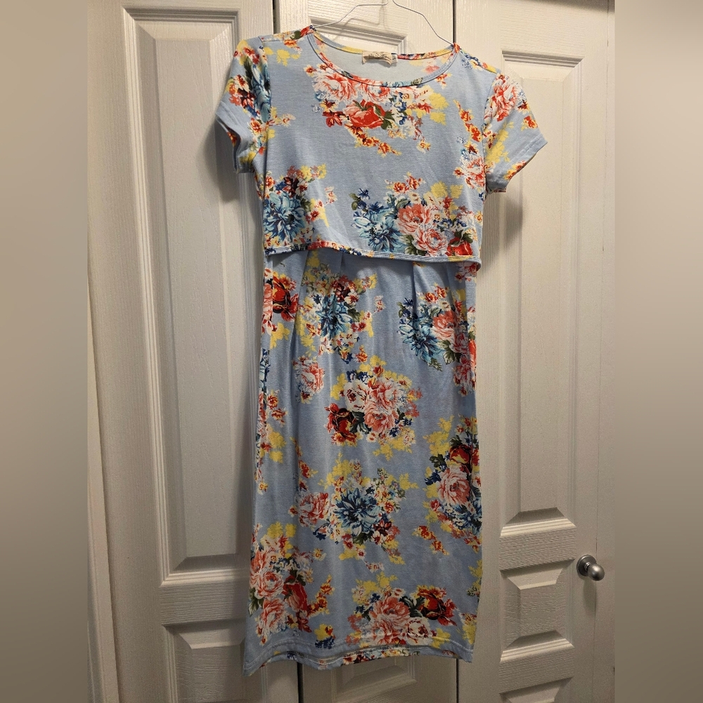 Light Blue Floral Midi Dress - Nursing-Friendly
I cut out the tag